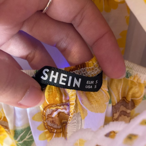 Sunflower lace romper - Picture 3 of 3